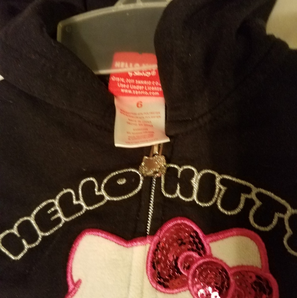 Hello Kitty suit - Picture 2 of 3